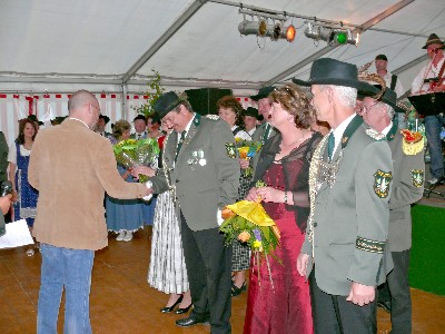 Gratulation des Bad Berka Bürgermeister Thomas Liebetrau dem neuen Königspaar Gerd & Bärbel Kammer